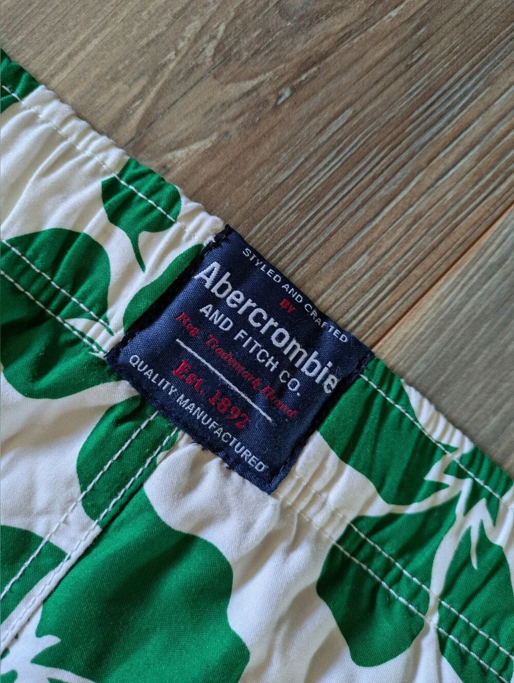 Abercrombie & Fitch Green & White Hawaiian Floral Cargo Surf Swim Board Shorts